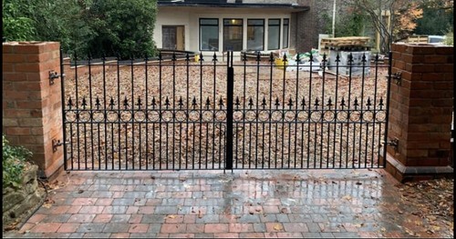 Metal gate driveway - ,,